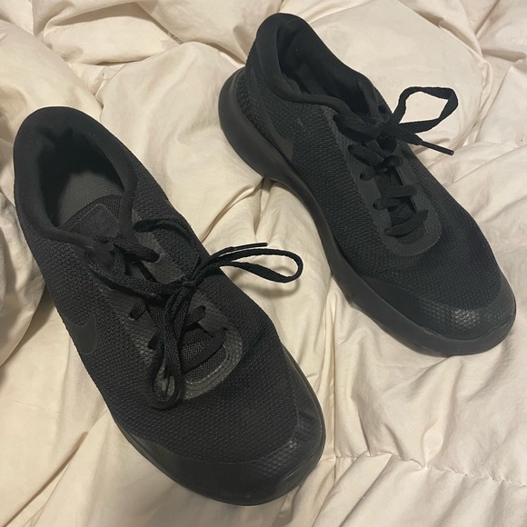 Nike sneakers - Picture 2 of 3